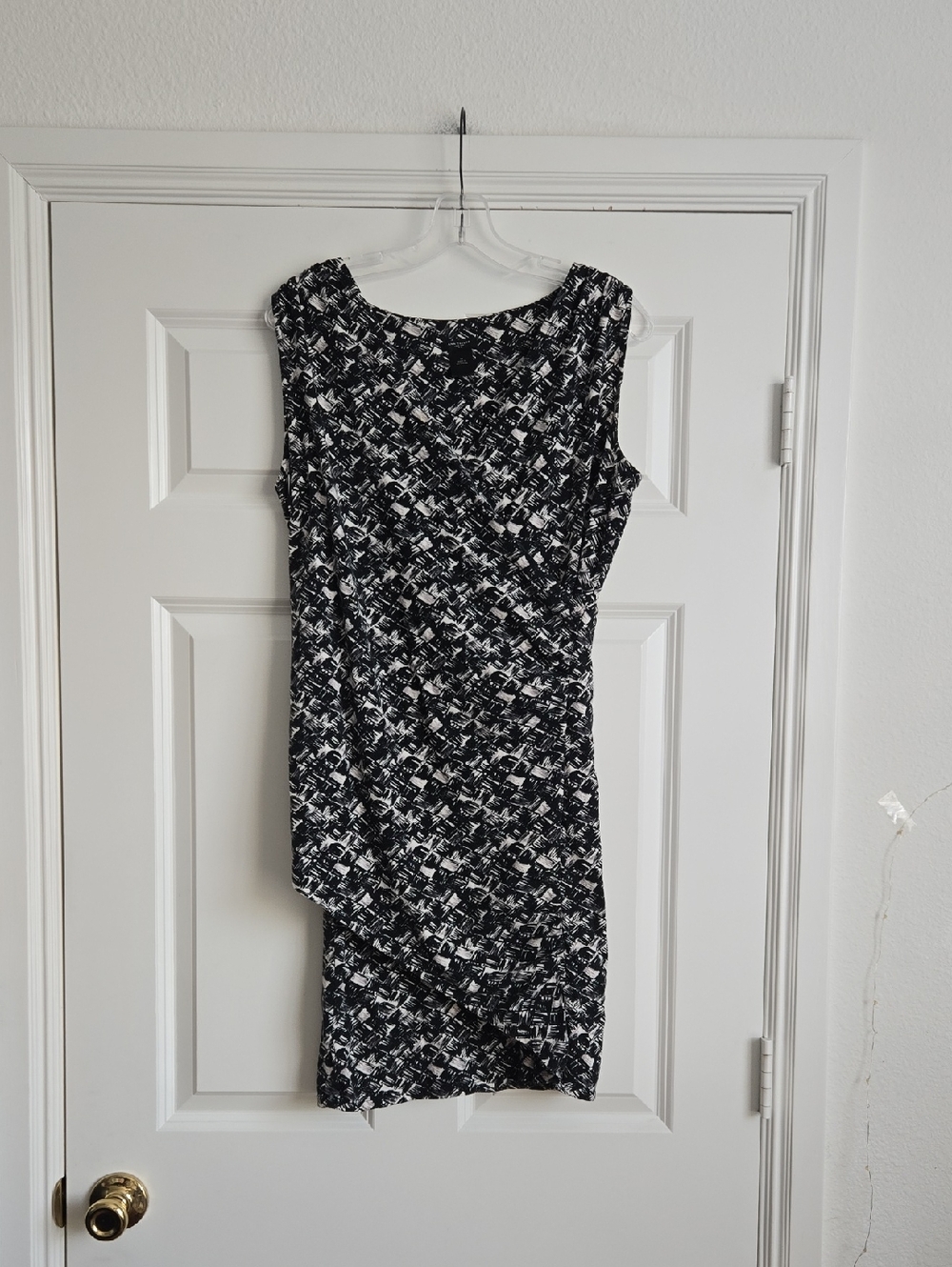 Sleeveless Black and White Patterned Shift Dress